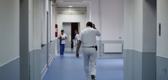 Mujer será indemnizada luego de ser operada de lado equivocado de la columna