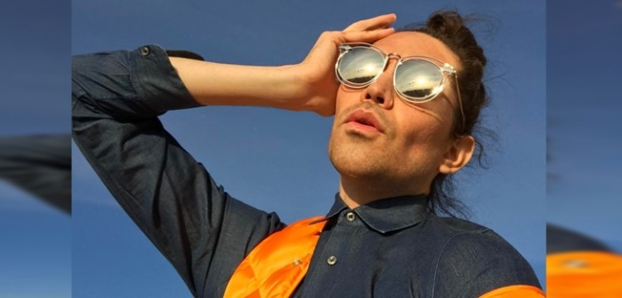 ¡Lo hizo otra vez! Di Mondo cautivó a seguidores con extravagante look medieval