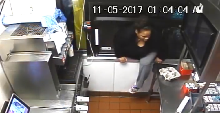 Policía busca a mujer que robó un McDonald's por media hora: se llevó enorme Cajita Feliz