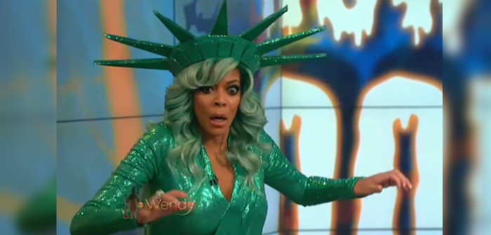 ¿Será real? El impactante desmayo en vivo de conductora de televisión que no todos creen