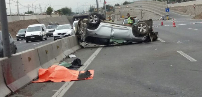 Un muerto dejó accidente de tránsito en Santiago: volcó y salió eyectado