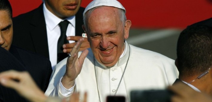 ¿Pagarías por eso? Vecinos cobran por privilegiada vista para ver al Papa en Santiago