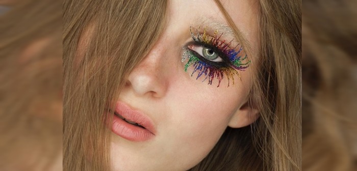 Glitter lashes: la nueva tendencia de belleza navideña que sólo algunas se atreven a usar