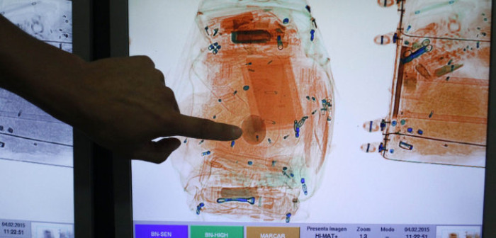 Pasajero recibió por error maleta con cocaína y demandó a Latam por $250 millones