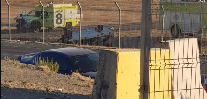 Miembro de la FACh vuelca vehículo en el Aeropuerto: conducía bajo los efectos del alcohol