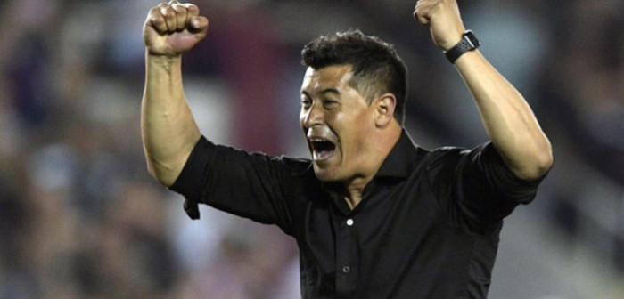 Jorge Almirón se habría convertido en el nuevo candidato para asumir en 'La Roja'