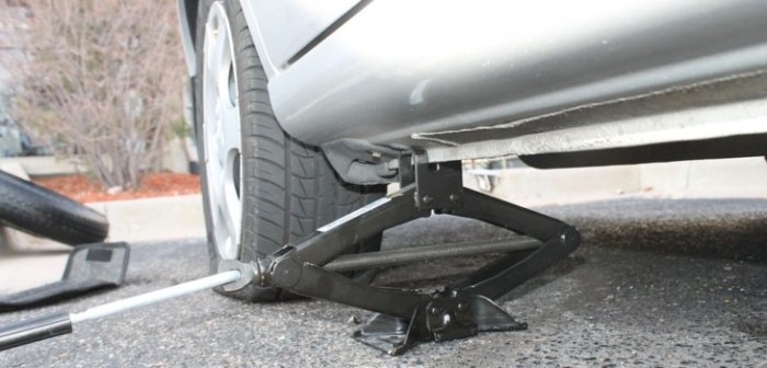 Insólito: víctima recibe ayuda de quienes robaron su auto a la espera de Carabineros