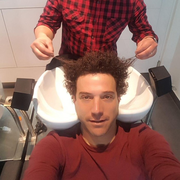 Julián Elfenbein dejó atrás su cabello afro para regreso a la TV: se lo pidieron