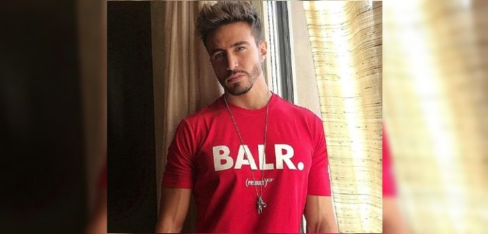 Distinguido: Marco Ferri conquistó a seguidoras vestido como un 'caballero'