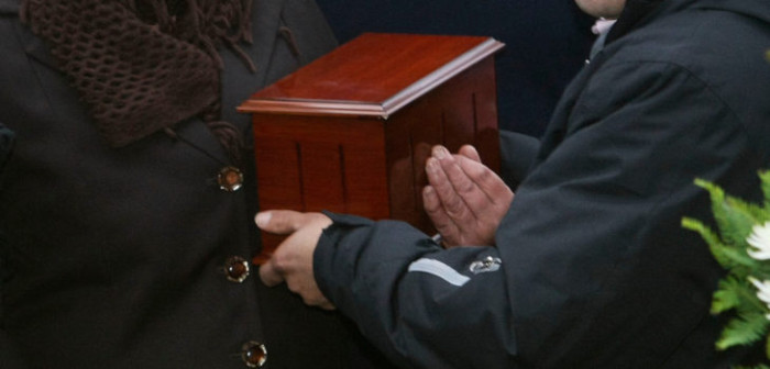 Mujer inglesa comerá las cenizas de su madre en cena navideña: 