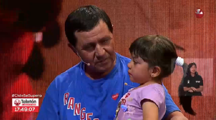 La increíble sorpresa que recibieron padre viudo y su hija: ministra les regaló una casa