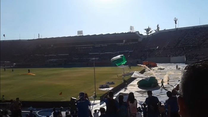 Paracaidista que se accidentó en partido de la U: “Nunca sentí un dolor tan fuerte”