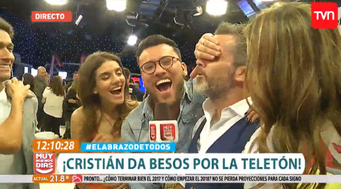 ¿Osado? Cristián Sánchez besó a Carolina de Moras... y también a Rafa Araneda en Matinatón