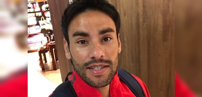 La imagen con la que Claudio Valdivia presumió su tonificada figura y que luego eliminó