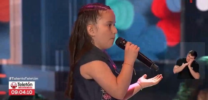 Intérprete de señas se robó la atención en Twitter con sentida performance de Mon Laferte