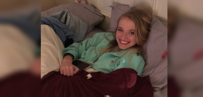 Joven compartió con su mamá fotografía de su polola... pero se le pasó un incómodo detalle