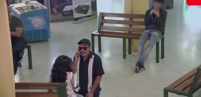 ¿Y tú qué harías? Televidentes se enfurecieron con nula reacción ante caso de niña raptada