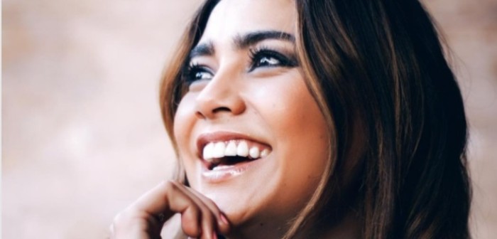 Camila Recabarren deslumbró con nuevo look para su viaje a México: le encantó a sus fans