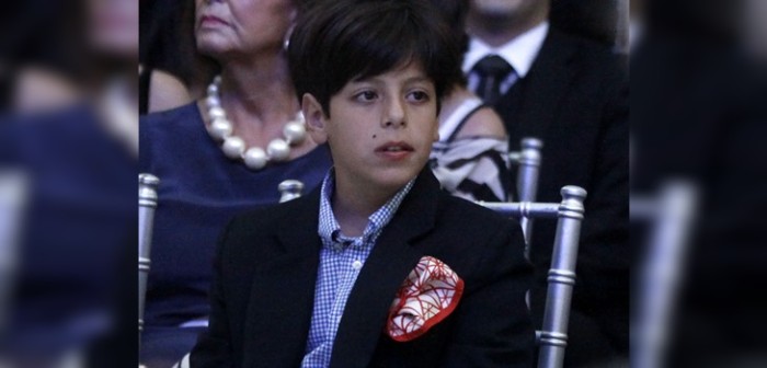 Hijo de Cecilia Bolocco envía potente mensaje a argentinos: aclara relación con su padre