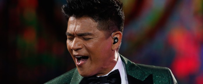 Américo compartió imagen de su infancia y seguidores destacaron su elegancia