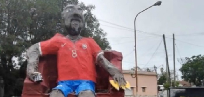 La razón por la que argentinos quemaron muñeco de Arturo Vidal: 
