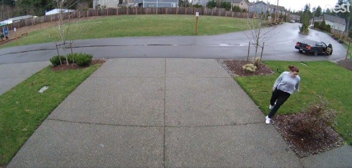 ¿Ladrona inexperta? Mujer robó un paquete pero su escape acabó de la peor forma