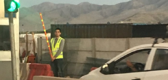 Insólita 'barrera humana' en peaje de alto costo de Atacama genera polémica en redes