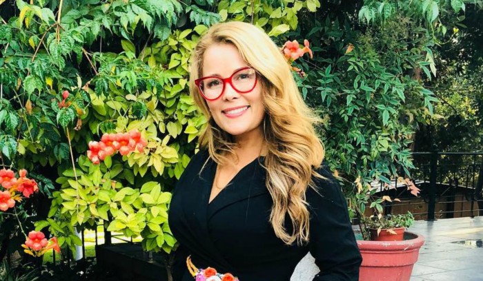 Cathy Barriga se lució con entretenida coreografía junto a los funcionarios municipales