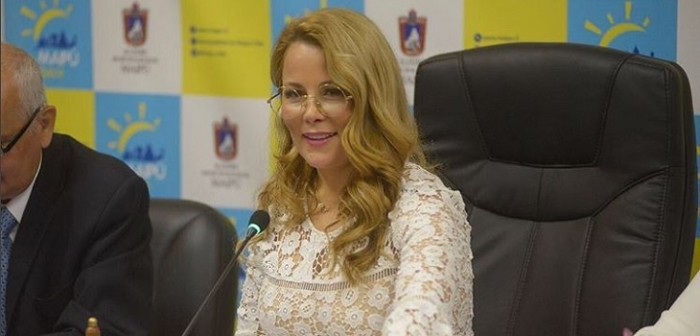 De la aprobación al rechazo: Cathy Barriga dividió las redes sociales tras encuentro papal