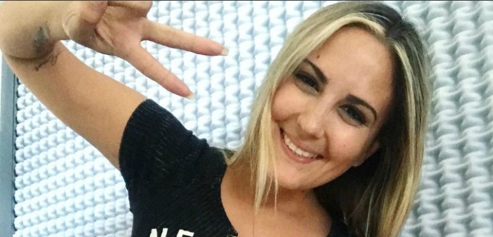 Nuevo desafío: polola de integrante de 'Los Perlas' debutó como locutora en Bienvenidos