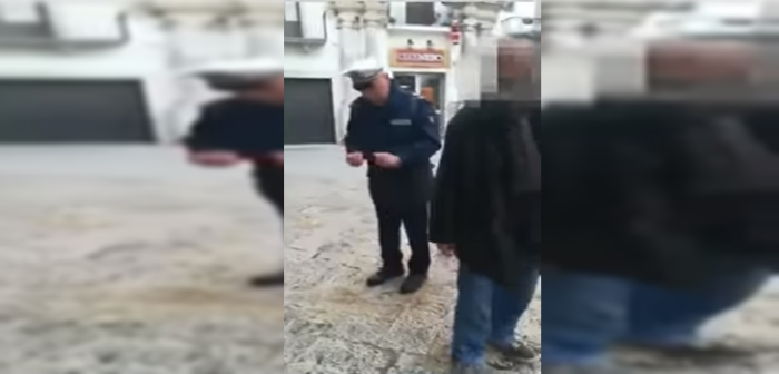 Insólito actuar de policía italiano con abuelito discapacitado: le lanzó un petardo