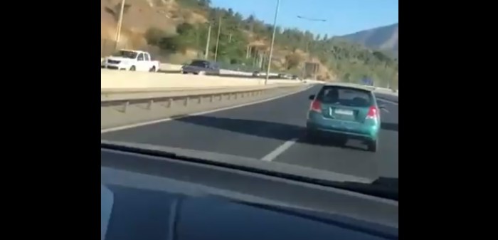 Insólito: automovilistas graban cómo causan accidente de otro auto por diversión