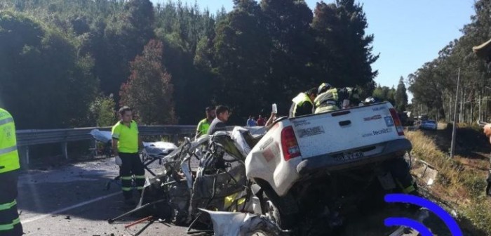 Mueren dos personas tras grave colisión entre vehículo y camión en Ruta de la Madera