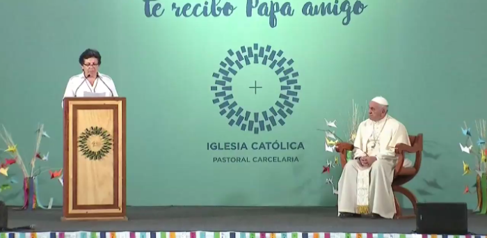 Capellán de cárcel de mujeres lanzó potente frase frente al Papa: sacó aplausos en redes