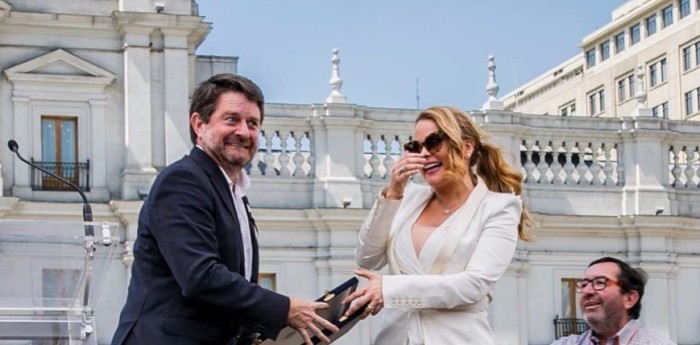 Cathy Barriga vivió divertido (y doloroso) chascarro con Intendente Orrego