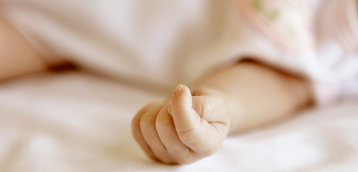 Lactante muere tras ser brutalmente golpeada y abusada por la pareja de su madre