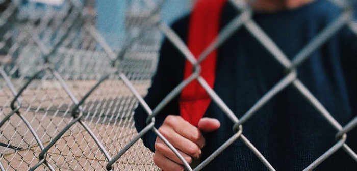 La fría decisión que tomó estudiante con compañero por mirar a su mamá con 'otros ojos'