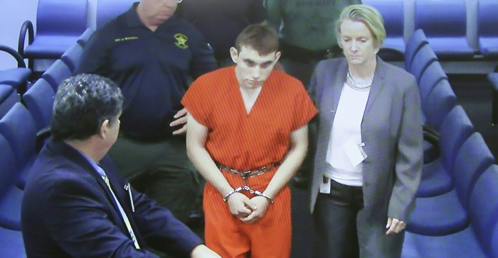 El insólito recorrido del autor confeso del tiroteo de EEUU tras matar a 17 personas