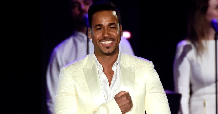 Romeo Santos es blanco de críticas por canción que habla de sexo con una menor de edad