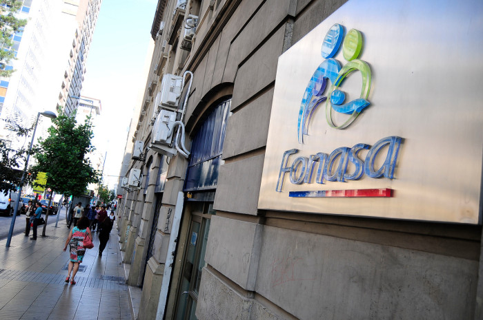 La nueva modalidad de Fonasa que beneficiará a sus afiliados: dejarán de vender bonos