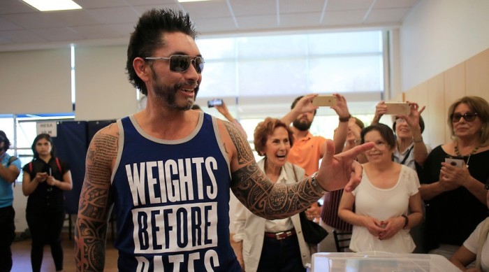 'Chancho en Piedra' se burló del Chino Ríos con popular éxito en Festival de Dichato