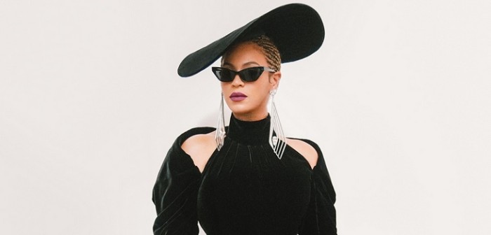 Beyoncé suma críticas luego que su hija utilizara incómodo calzado durante los Grammy