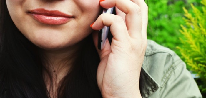 Garzona enfrentó inusual situación en bar gay: mujer le preguntó cómo actuar con su hijo