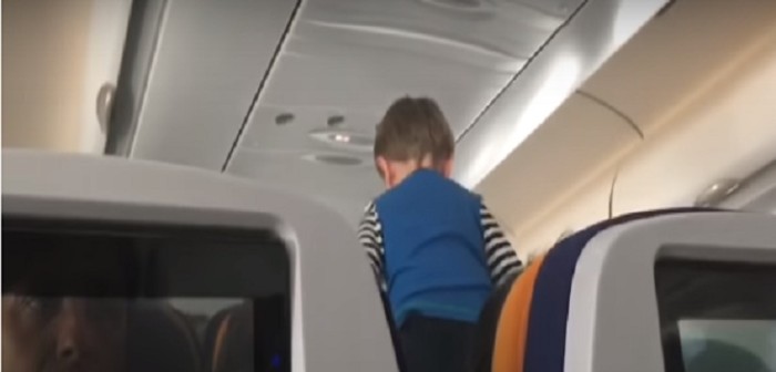 Pasajero capta feroz rabieta de un niño en pleno vuelo: gritó por cerca de 8 horas