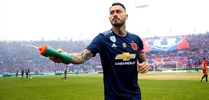 Pinilla se colgó de la polémica: bromeó a periodistas tras feo insulto de Marcelo Ríos