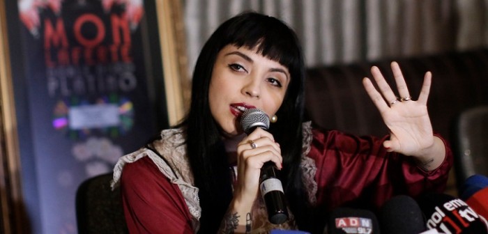 Mon Laferte conquistó a sus fans en redes al improvisar extraño (pero bello) baile