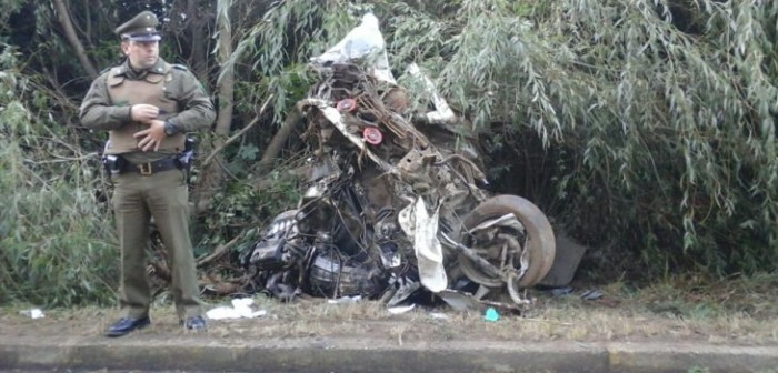 3 jóvenes murieron tras chocar con garita y volcarse en Valdvia: conductor salió eyectado