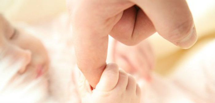 Consternación por niña española de 11 años que dio a luz: el padre sería su hermano de 14