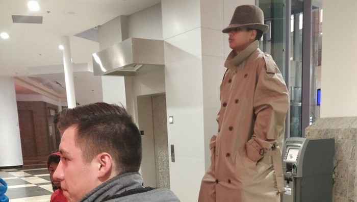 Amigos intentaron 'colarse' en el cine imitando a dibujo animado: solo causaron risas