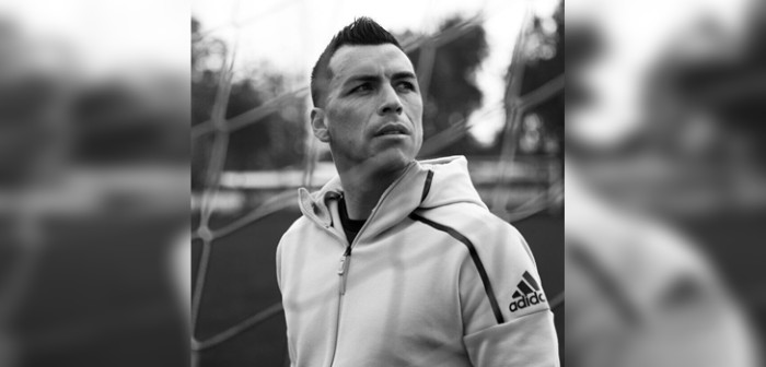 Pagó apuesta y terminó con el look de moda: Esteban Paredes lució renovado color de pelo